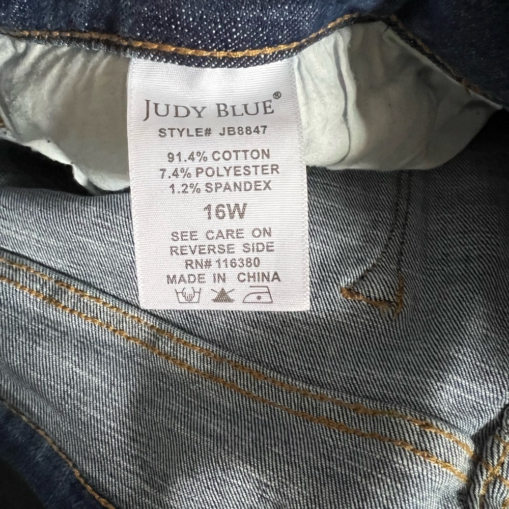 Judy Blue raw hem distressed skinny fit dark wash blue jeans‎ - Picture 4 of 8